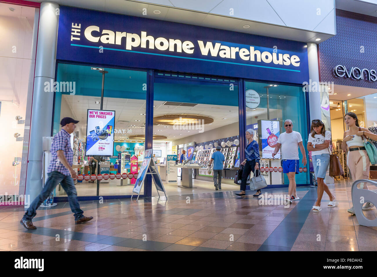 The Carphone Warehouse Store à l'intérieur de Warrington's Golden Square Shopping Centre, Cheshire, England, UK Banque D'Images