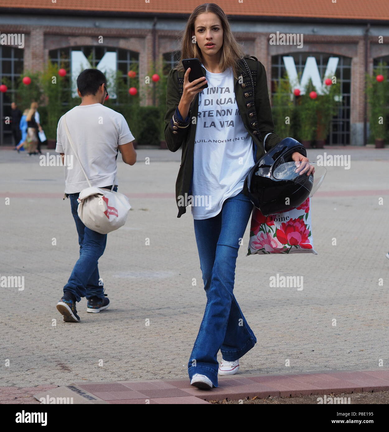 MILAN - SEPTEMBRE 21:jeune modèle après -P HARPES fashion show RIMONDI, pendant la Fashion Week de Milan Banque D'Images