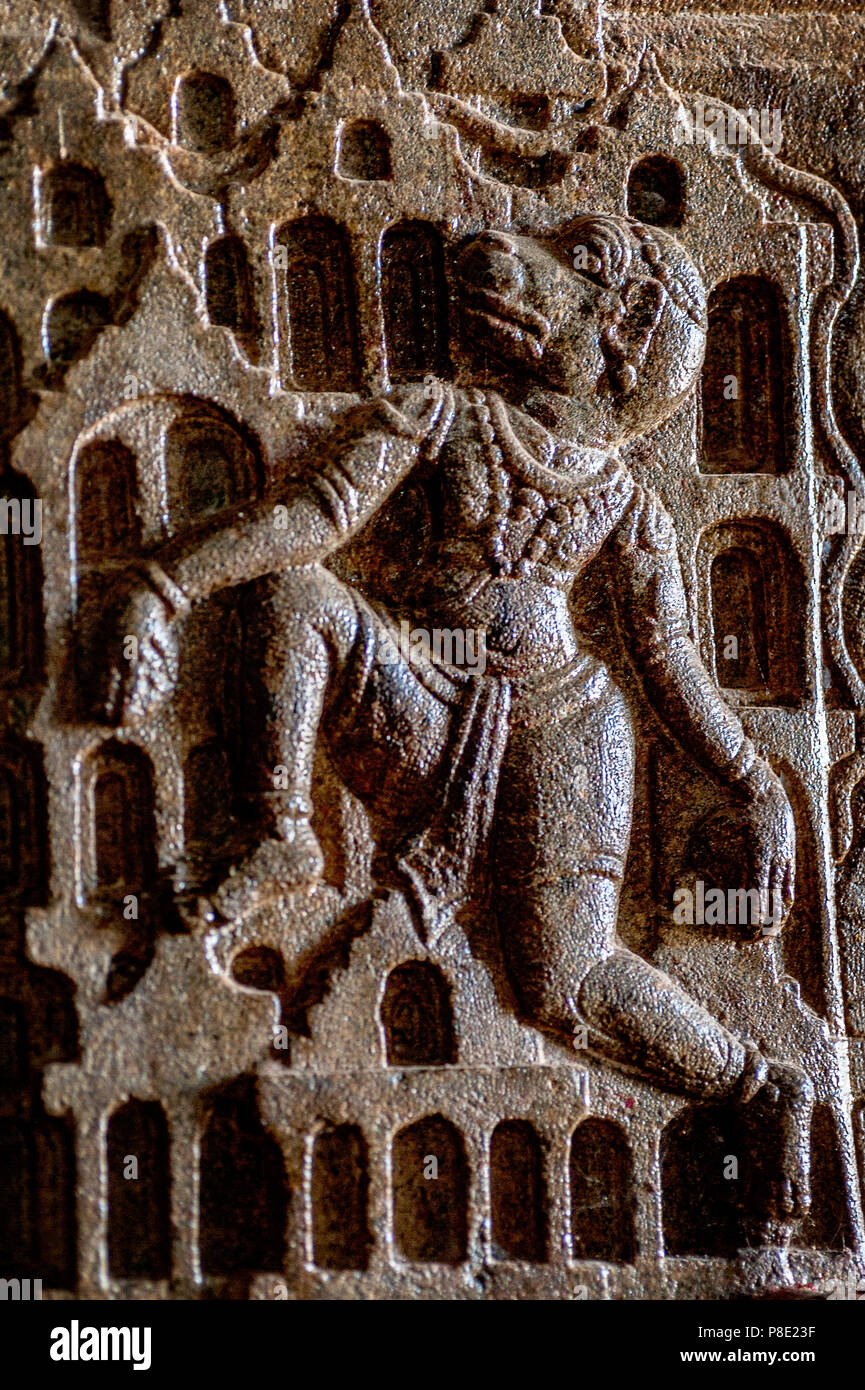 La sculpture de l'ancien temple hindou à Mumbai, Maharashtra, Inde. Ces sculptures représentent des histoires mythologiques et des événements, plus précisément de Ramayan Banque D'Images