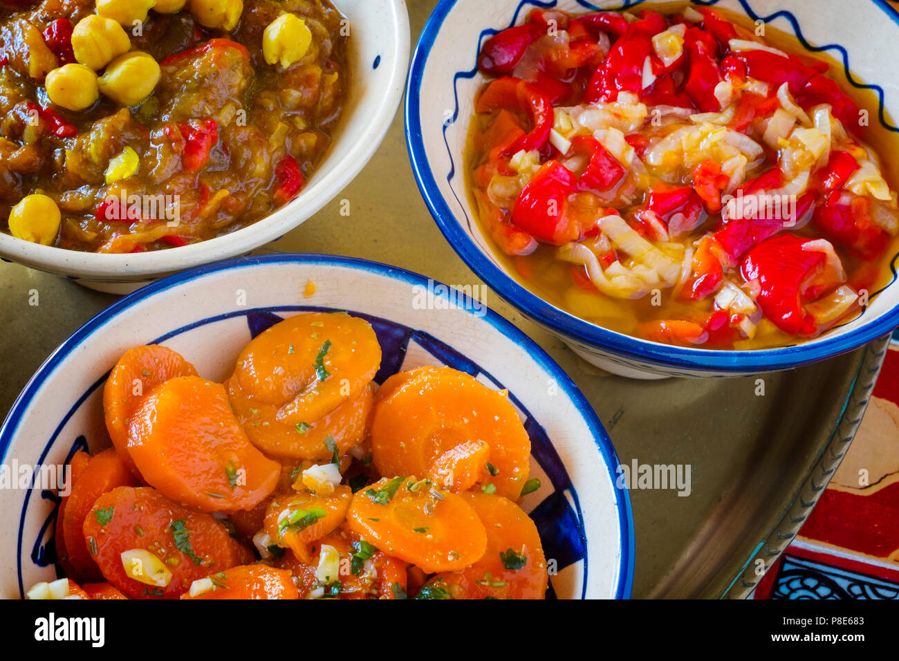La nourriture traditionnelle. Salade marocaine. Les carottes, le