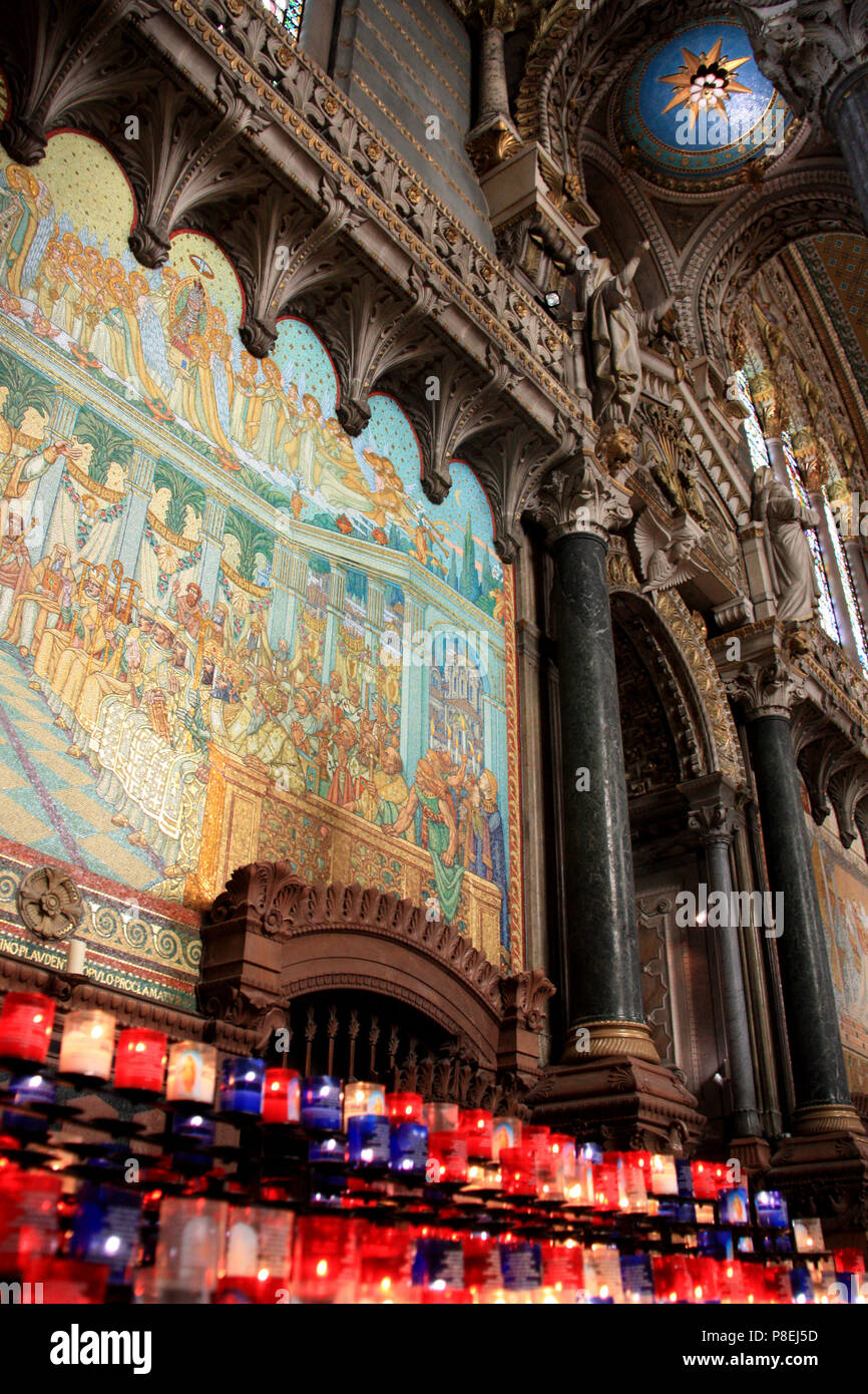 Mosaïques à l'intérieur de la Basilique de Notre-Dame de Fourvière à Lyon, France Banque D'Images