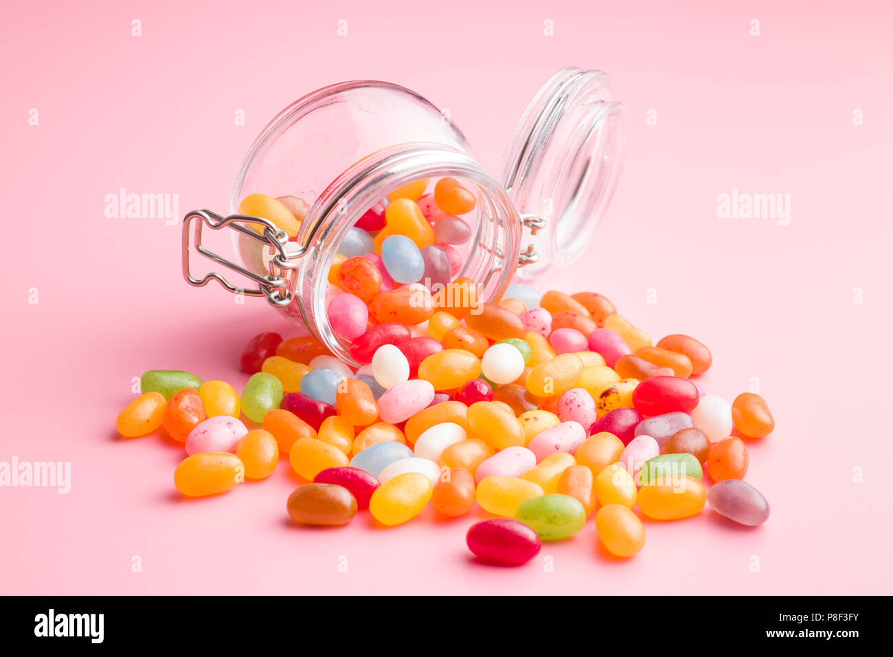 Sweet jelly beans dans le bocal. Banque D'Images