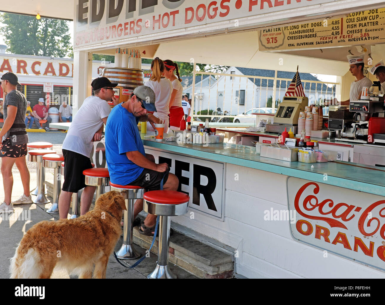 Eddie's Grill sur le Geneva-On The-Lake-promenade dans le nord-est de l'Ohio est un pilier pour l'été ville de villégiature. Banque D'Images