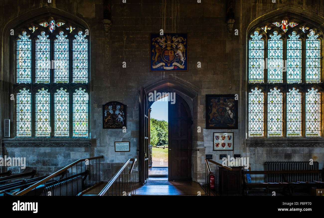 L'intérieur de Saint Pierre et Saint Paul dans l'église une Lavenham église paroissiale. La police et une grande partie de l'église datent du 14e siècle. Banque D'Images