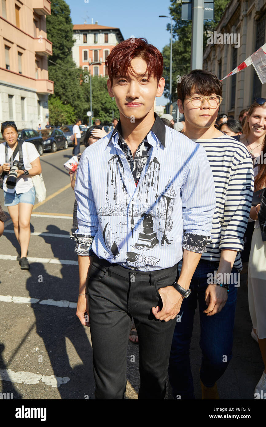 MILAN - le 17 juin : Changmin avant Prada fashion show, Milan Fashion Week street style le 17 juin 2018 à Milan. Banque D'Images