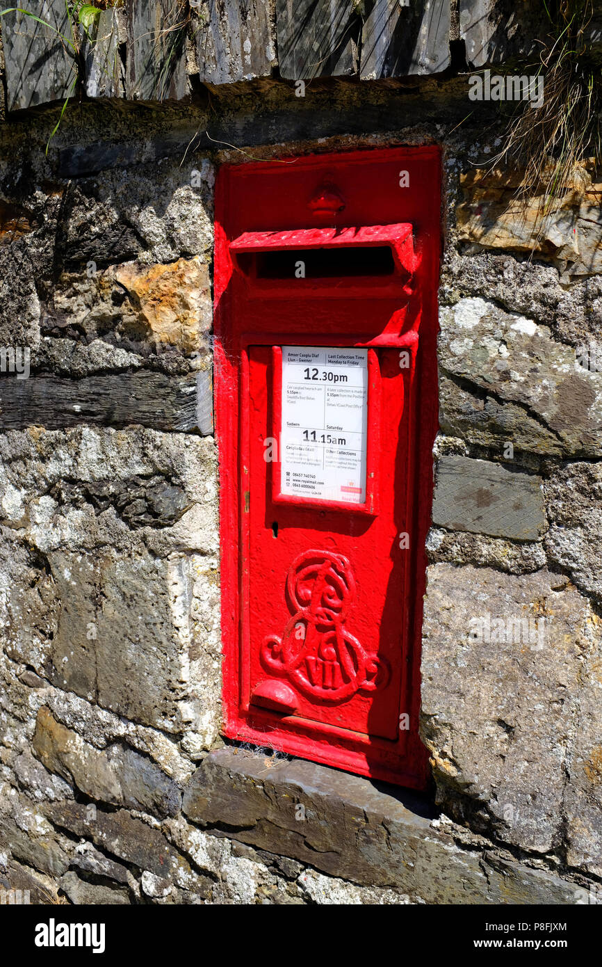 Royal Mail post box sur Pont-a-paire Pont avec Édouard VII le monogramme royal, Betws-Y-coed, au nord du Pays de Galles UK Banque D'Images