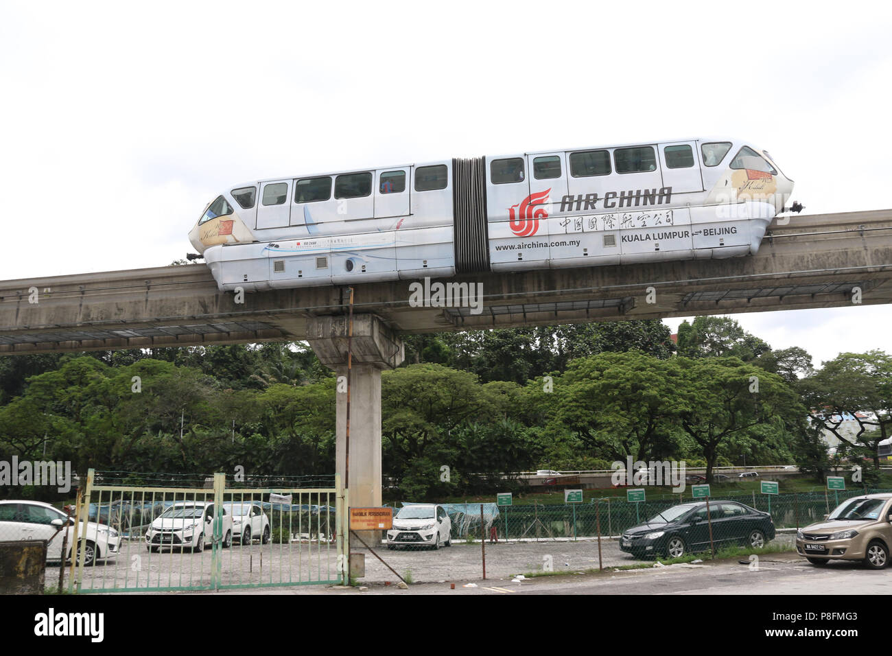 KL Monorail dans Little India, Brickfields, Kuala Lumpur, Malaisie. Banque D'Images