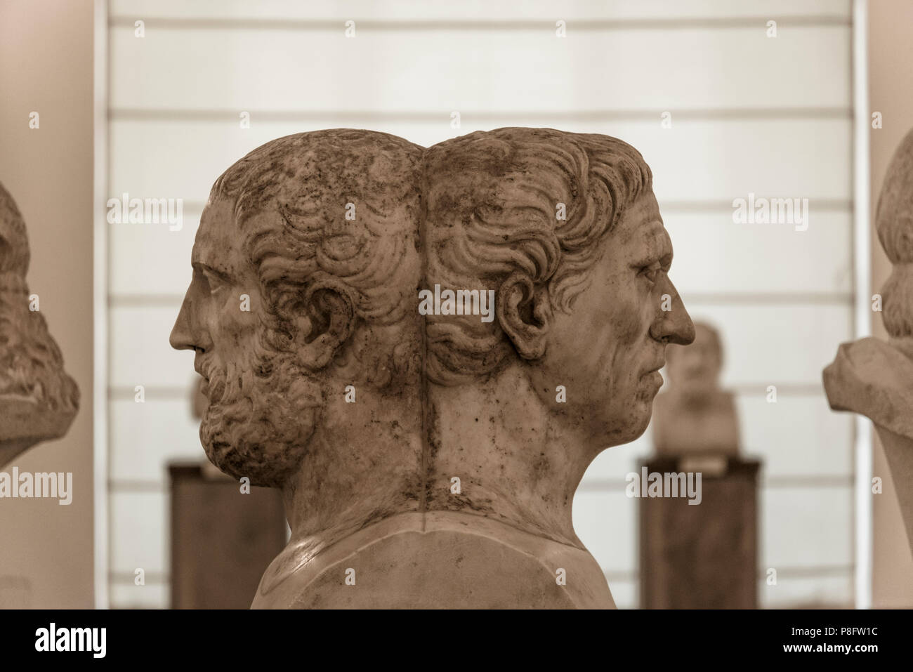 Double dos à dos statue de philosophes grecs, Musée Archéologique National, Naples, Italie Banque D'Images