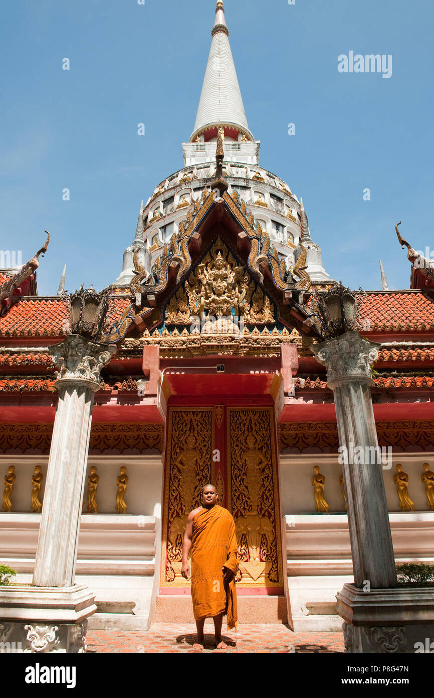 Monk, Wat Bang Riang, temple de buddhistic, Thap mis, Amphoe hap mis, province de Phang Nga, Thailande, Asie Banque D'Images