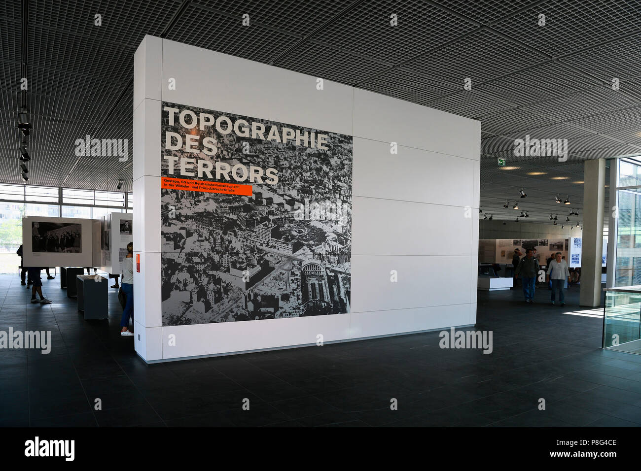 Neu gestalteter Innenbereich Ausstellung, Topographie des terreurs, auf dem Gelaende der ehemaligen SS Zentrale, Berlin, Deutschland Banque D'Images
