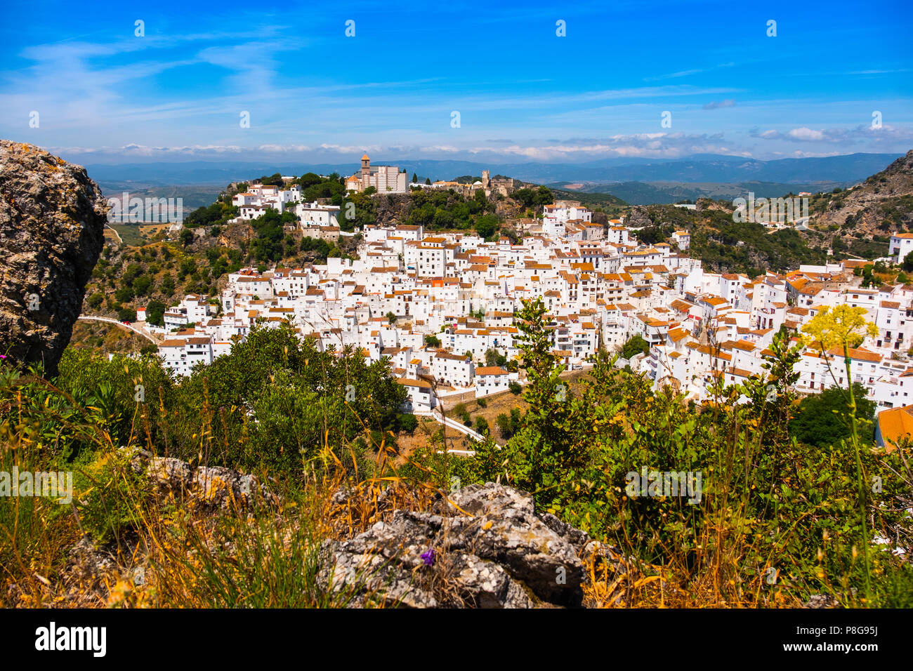 Village blanc de Casares. Costa del Sol, Malaga province. Andalousie, Espagne du sud Europe Banque D'Images