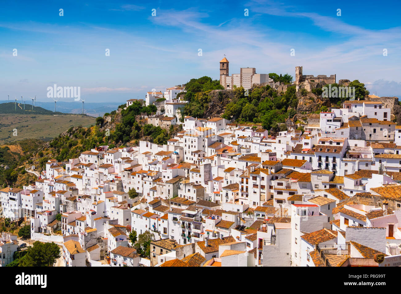 Village blanc de Casares. Costa del Sol, Malaga province. Andalousie, Espagne du sud Europe Banque D'Images