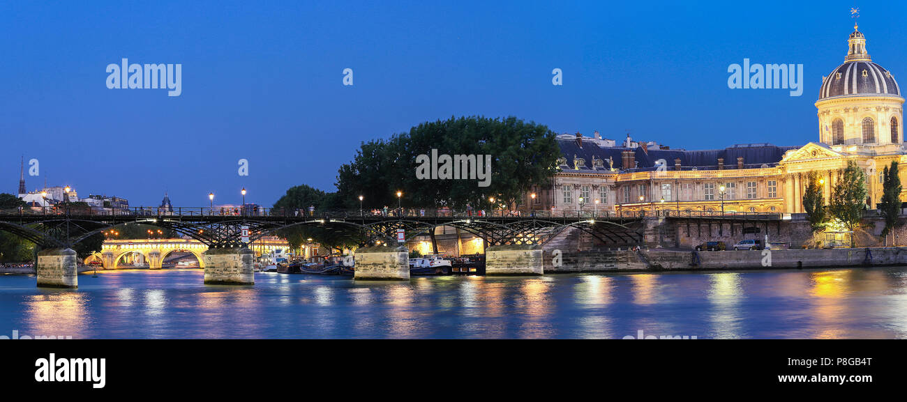 La Vue De Nuit Sur Seine De L Institut De France Et Le Pont Des Arts De Nuit Paris Photo Stock Alamy