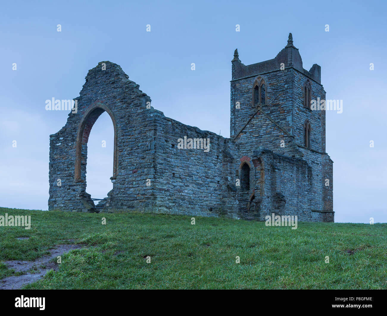 La ruine de l'église Saint-Michel d'sur Burrow Mump, Burrowbridge, Somerset, England, UK Banque D'Images