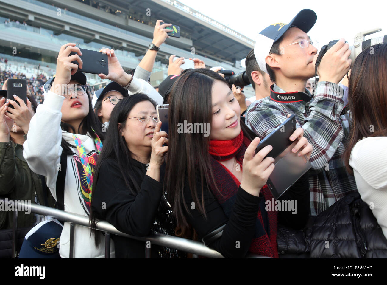 Hong Kong, Chine, les Asiatiques photographie avec leurs smartphones Banque D'Images