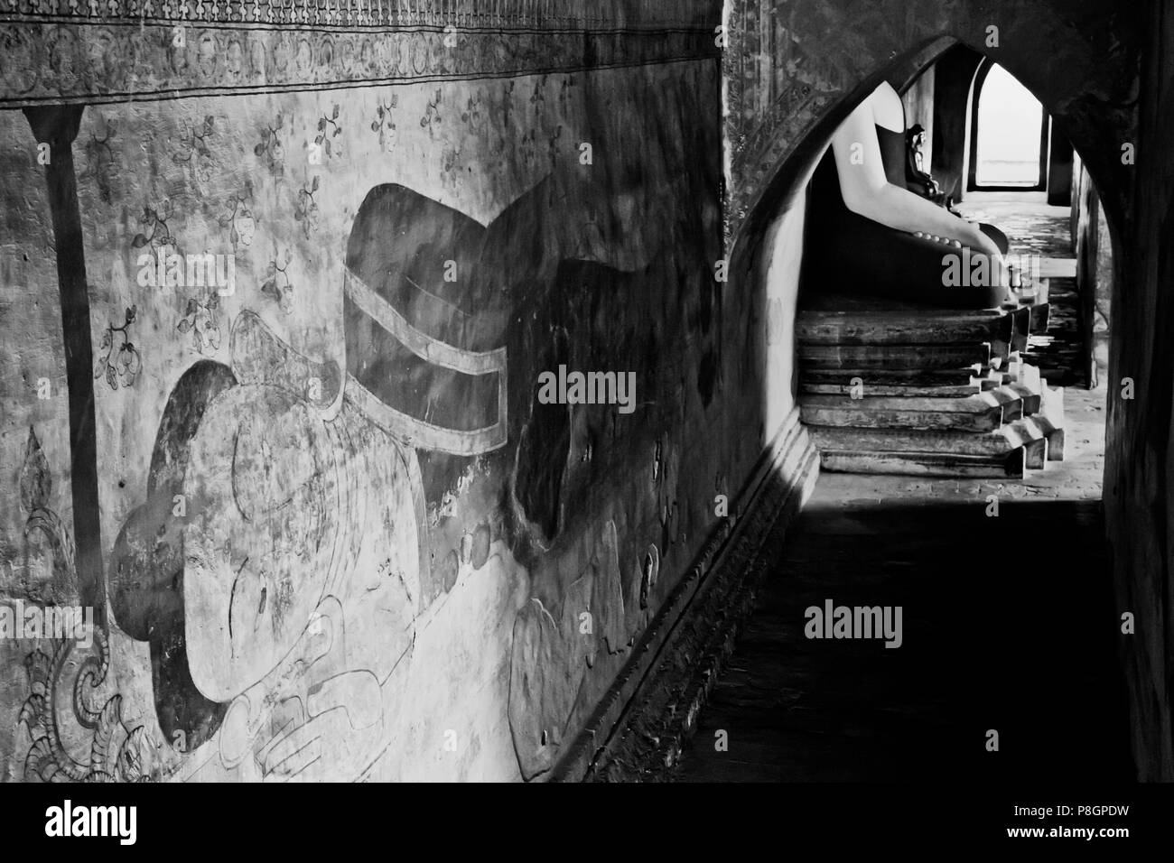 Fresque d'un bouddha couché de la dynastie Konbaung insid période ela temple Sulamani construit en 1183 par Narapatisithu - BAGAN, MYANMAR Banque D'Images