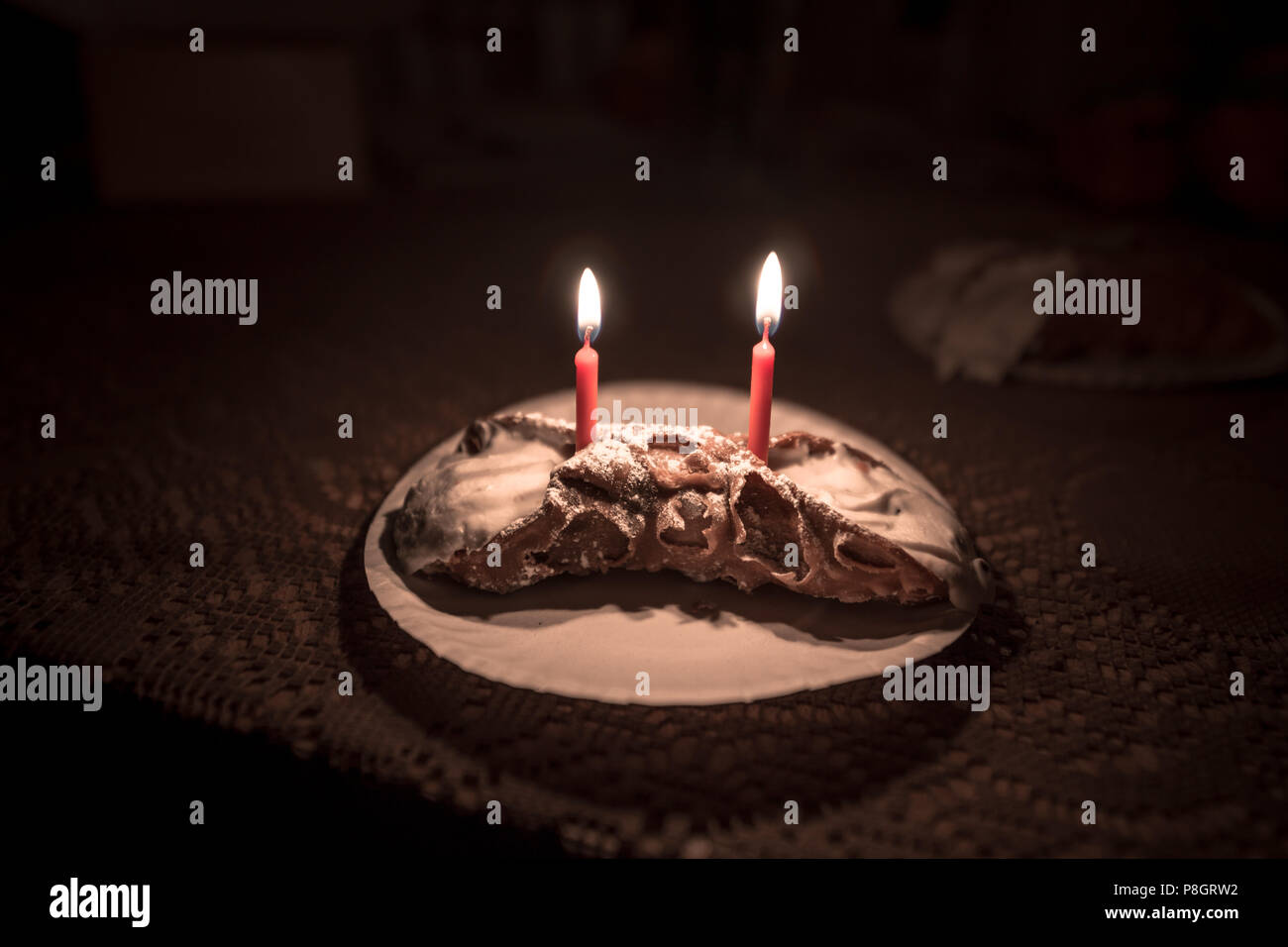 Joyeux Anniversaire Profitez De Votre Journee Speciale Vintage Stylo En Laiton Ecrit Voeux D Anniversaire Sur De Vieux Papier Photo Stock Alamy Joyeux Anniversaire Profitez De Votre Journee Speciale Vintage Stylo En Laiton Ecrit Voeux D Anniversaire Sur De Vieux Papier Photo Stock Alamy