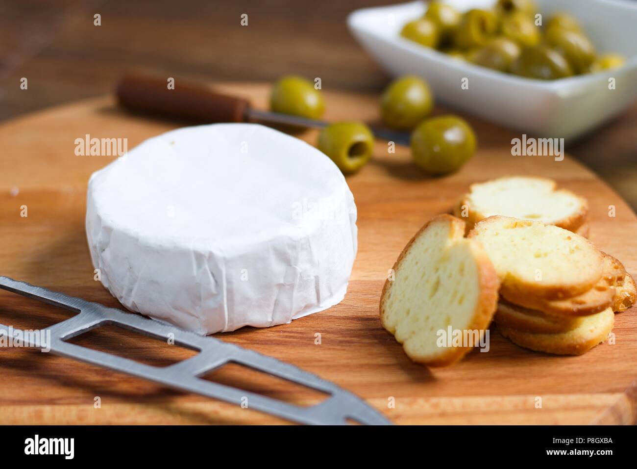 White Bloomy Rind Creamy white bloomy rind cheese Banque de photographies et d’images à ...