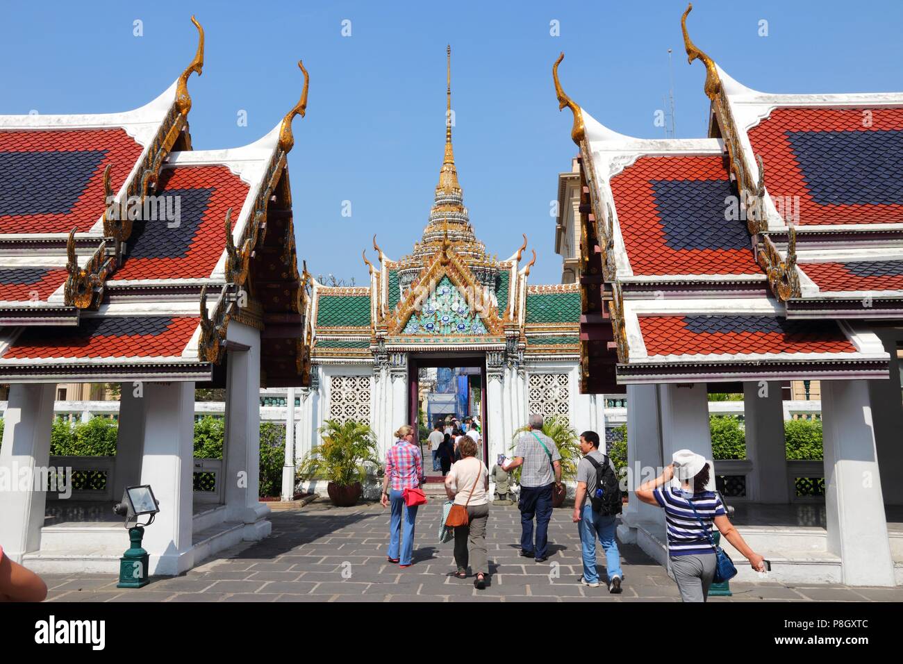 BANGKOK, THAÏLANDE - le 22 décembre 2013 : visite de la célèbre Grand Palais à Bangkok. Le palais a été la résidence de roi thaïlandais depuis 1782. Banque D'Images