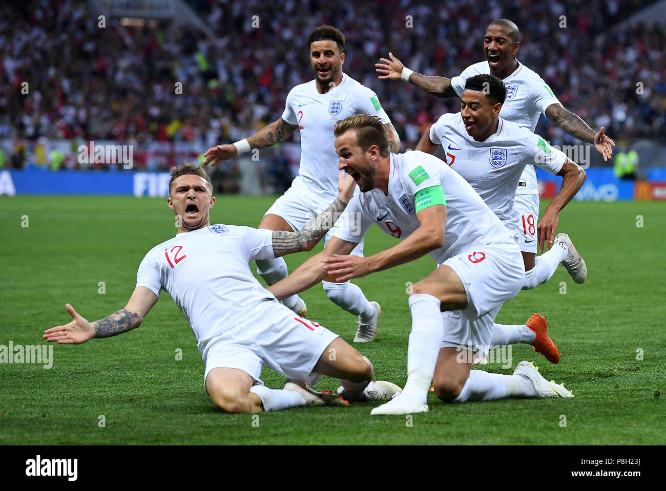 Moscou, Russie. 11 juillet, 2018. Moscou, Russie. 11 juillet, 2018. Kieran Trippier (Angleterre) cheers après son coup-franc à 1 : 0 avec son withspielern raison Harry (Kane) GES/football/Coupe du Monde 2018 Russie : demi-finale : Croatie - Angleterre, 11.07.2018/GES/soccer/football Worldcup 2018 Russie : demi-finale : la Croatie contre l'Angleterre, Moscou, le 11 juillet 2018 | Le monde d'utilisation : dpa Crédit/Alamy Live News Crédit : afp photo alliance/Alamy Live News Banque D'Images