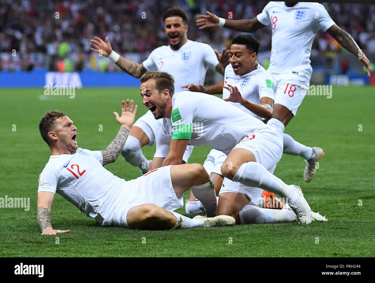 Moscou, Russie. 11 juillet, 2018. Moscou, Russie. 11 juillet, 2018. Kieran Trippier (Angleterre) cheers après son coup-franc à 1 : 0 avec son withspielern raison Harry (Kane) GES/football/Coupe du Monde 2018 Russie : demi-finale : Croatie - Angleterre, 11.07.2018/GES/soccer/football Worldcup 2018 Russie : demi-finale : la Croatie contre l'Angleterre, Moscou, le 11 juillet 2018 | Le monde d'utilisation : dpa Crédit/Alamy Live News Crédit : afp photo alliance/Alamy Live News Banque D'Images