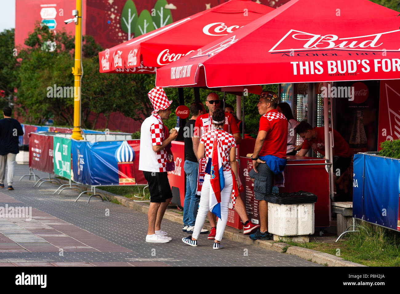 Moscou, Russie. 11 juillet, 2018. Festival Fan Zone sur des moineaux. Les fans de football se réunissent pour voir l'Angleterre contre la Croatie demi-finale sur grands écrans de télévision. Les concerts et l'activité avant le match. En dépit des orages locaux sur Moscou, le festival atmosphère est chaleureuse. Crédit : Alex's Pictures/Alamy Live News Banque D'Images