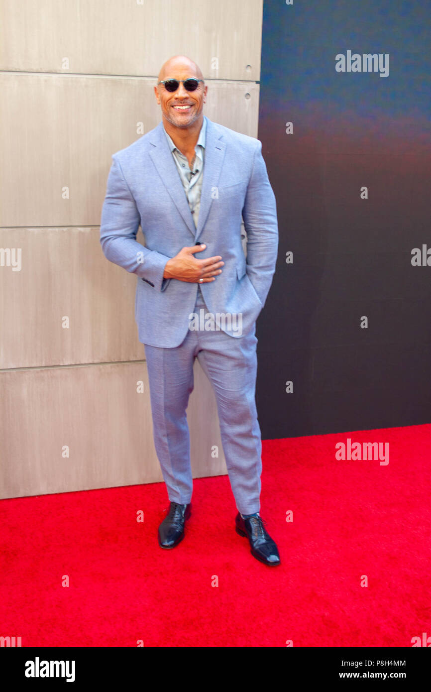 L'acteur Dwayne Johnson assiste à la première de "New York gratte-ciel" le 10 juillet 2018. Banque D'Images