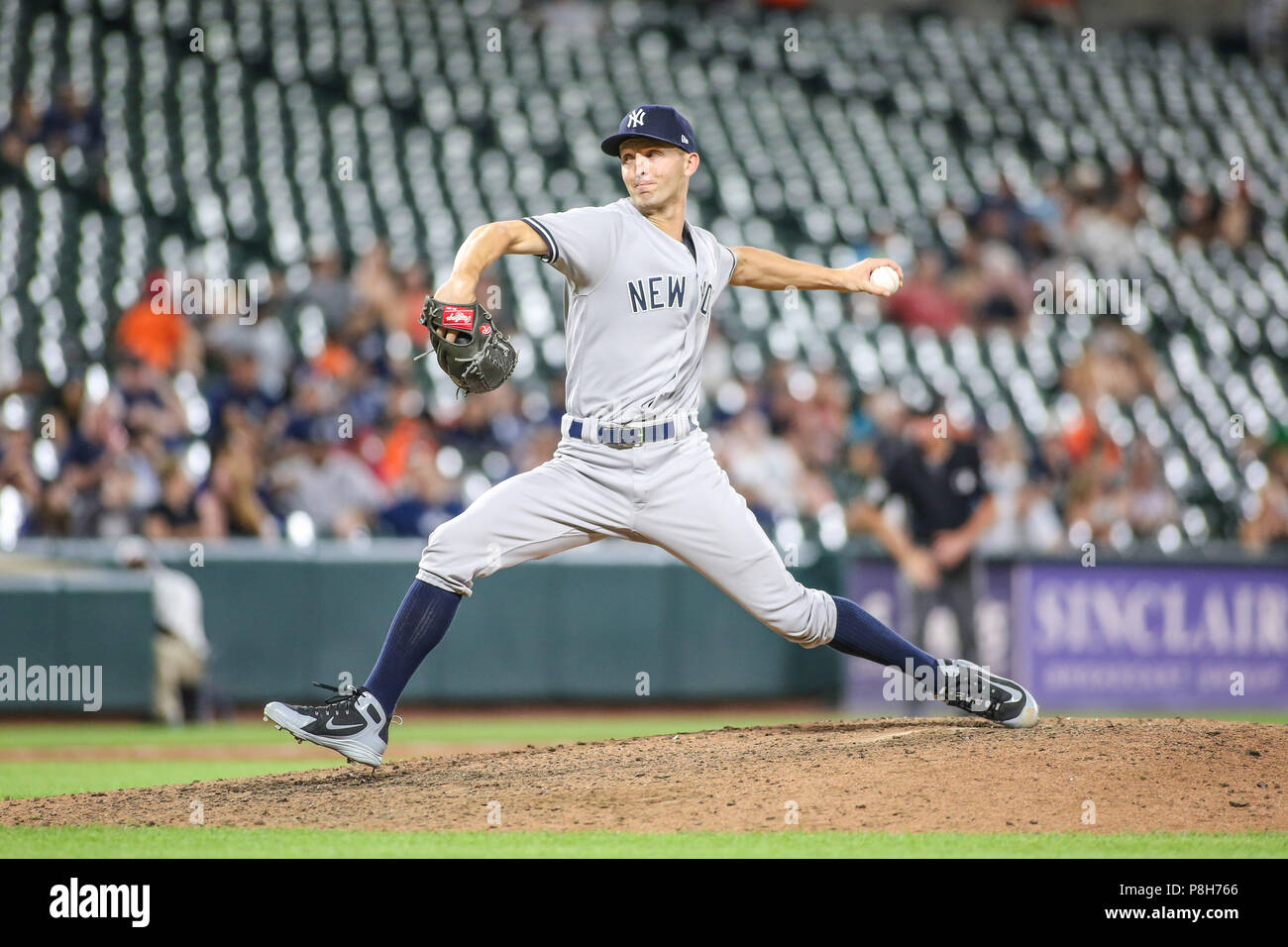 Baltimore, MD, USA. 11 juillet, 2018. De baseball des New York Yankees Shreve Chasen (45) offre un emplacement dans le 9ème manche au cours de l'action entre la MLB Yankees de New York et le Baltimore Orioles à Camden Yards de Baltimore, MD. Yankee vaincre les Orioles 9-0. Jonathan Huff/CSM/Alamy Live News Banque D'Images