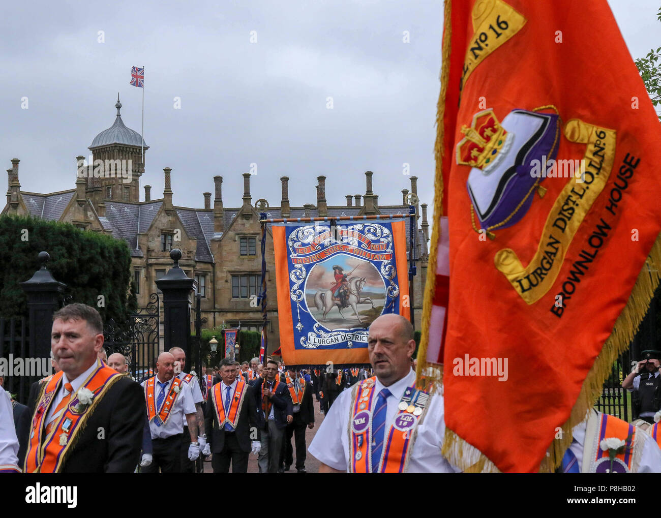 Lurgan, County Armagh, en Irlande du Nord.12 juillet 2018. Le douzième du mois de juillet est marqué par des défilés Orangistes dans toute l'Irlande du Nord. Le District de Lurgan quitter leur quartier général à Brownlow House avant de défiler jusqu'à la ville le monument aux morts, puis la tête à Loughgall pour la principale manifestation County Armagh. Les parades dans toute l'Irlande du Nord marque la victoire de Guillaume d'Orange sur James à la bataille de la Boyne en 1690. Credit : CAZIMB/Alamy Live News. Banque D'Images