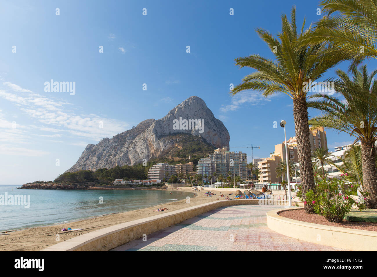 La Fossa espagne Levante beachCap avec Calp rock Penon de Ilfach sur coûts thwe Blanca Banque D'Images