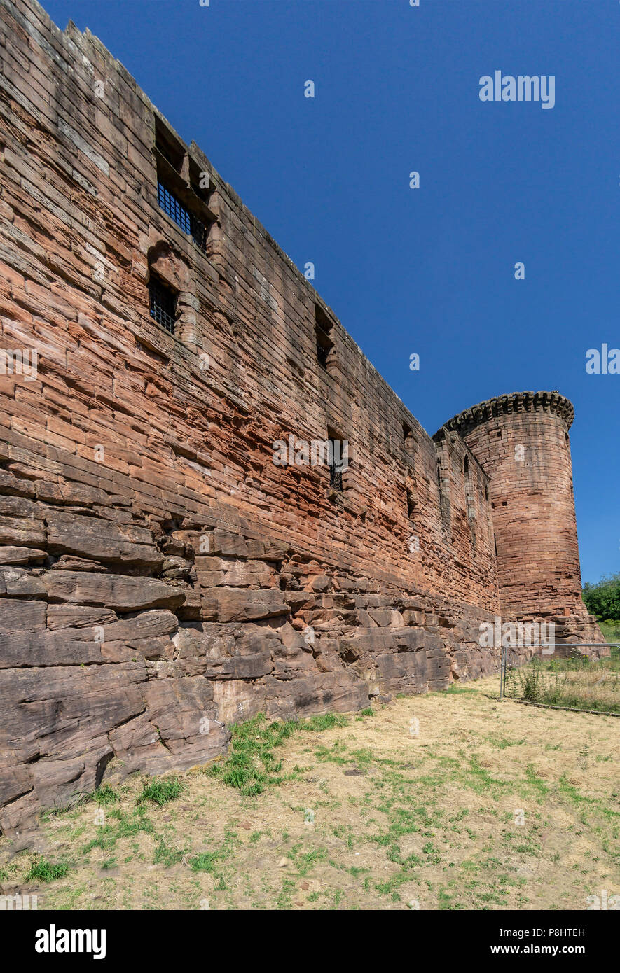 Environnement historique Ecosse Bothwell Castle en Uddingston Lanarkshire Scotland UK avec mur plein sud à l'Est Banque D'Images