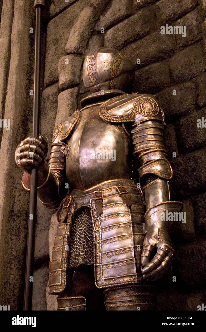 Un chevalier en armure shinning montent la garde. Banque D'Images