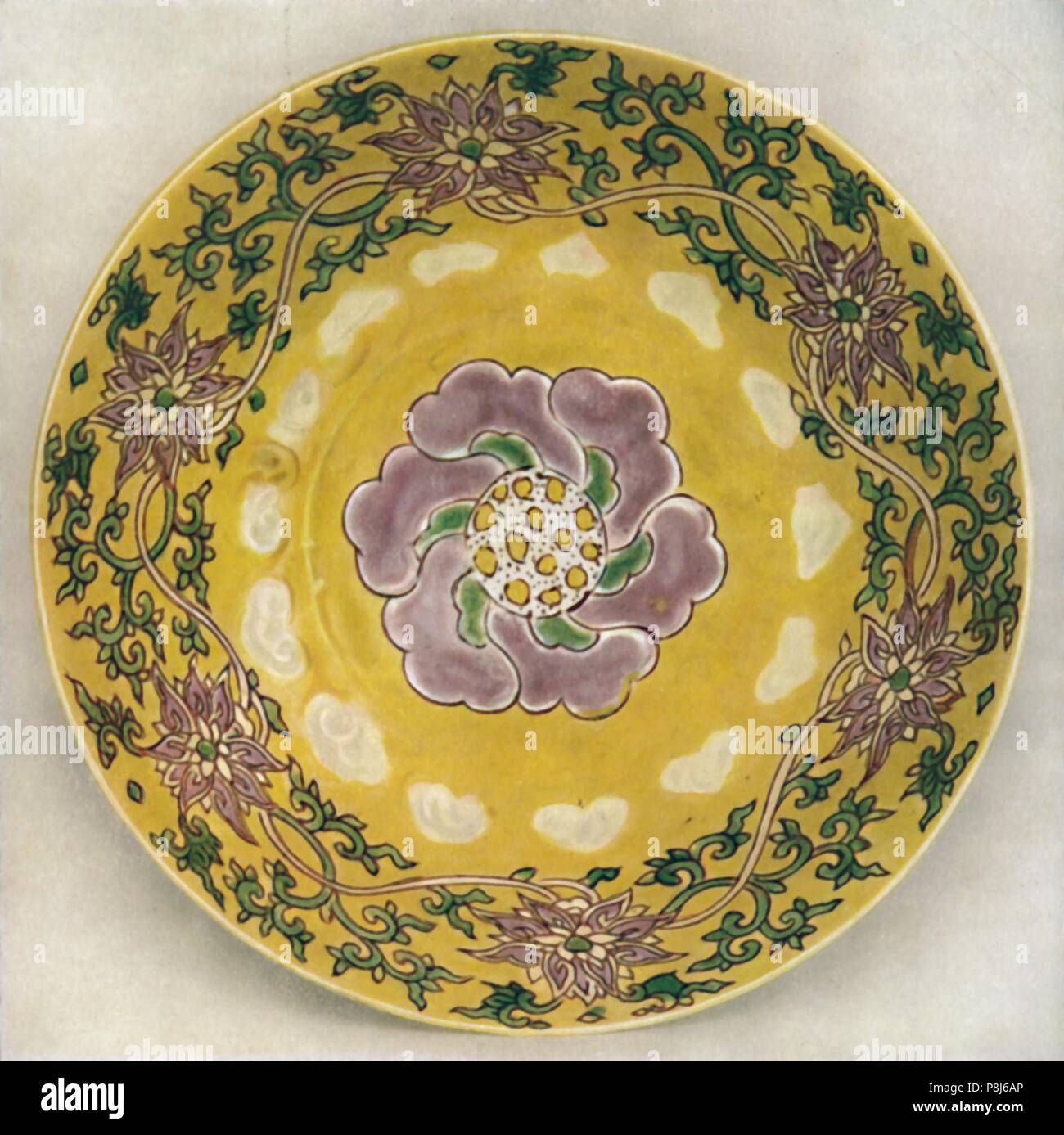 Enamel-Painted "Bol en porcelaine chinoise. Chia ching Période, 1522-1566", (1928). Artiste : Inconnu. Banque D'Images