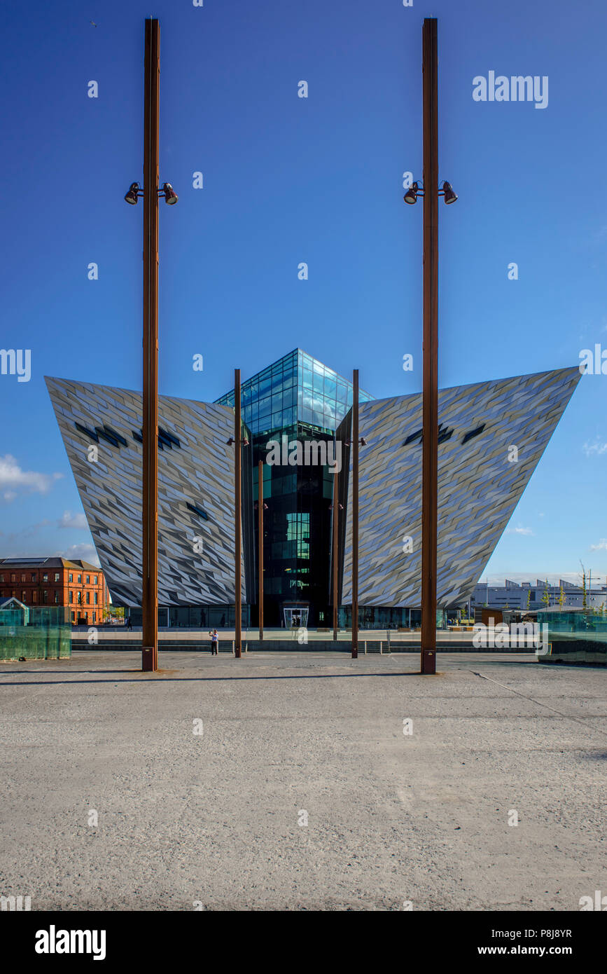 Le Titanic Museum sur le site de l'ancien chantier naval Harland & Wolff dans le Titanic Quarter, architecte Eric Kuhne, façade nord Banque D'Images