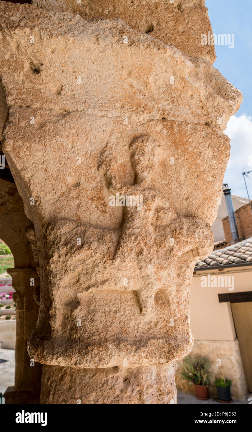 Dans la galerie de la capitale romane de l'église San Miguel dans la petite ville de San Esteban de Gormaz en province Soria, Castilla y León, Espagne Banque D'Images