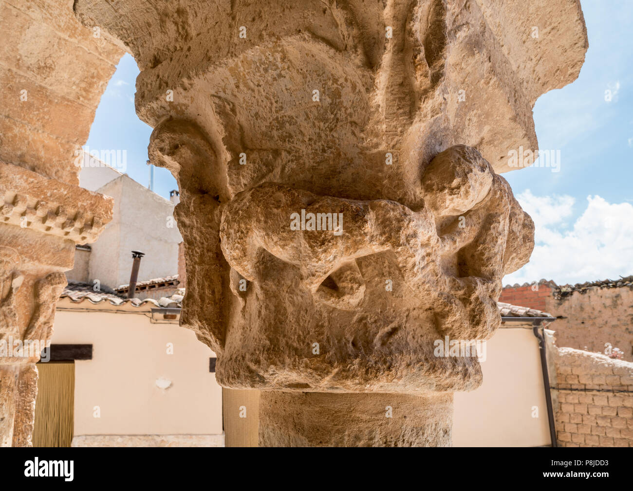 Dans la galerie de la capitale romane de l'église San Miguel dans la petite ville de San Esteban de Gormaz en province Soria, Castilla y León, Espagne Banque D'Images