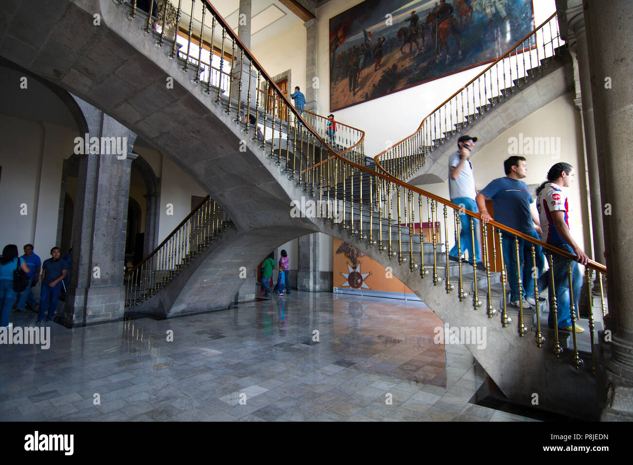 La ville de Mexico, Mexique - 2018 : escalier à l'arcade Double le château de Chapultepec, le seul château royal dans les Amériques. Banque D'Images