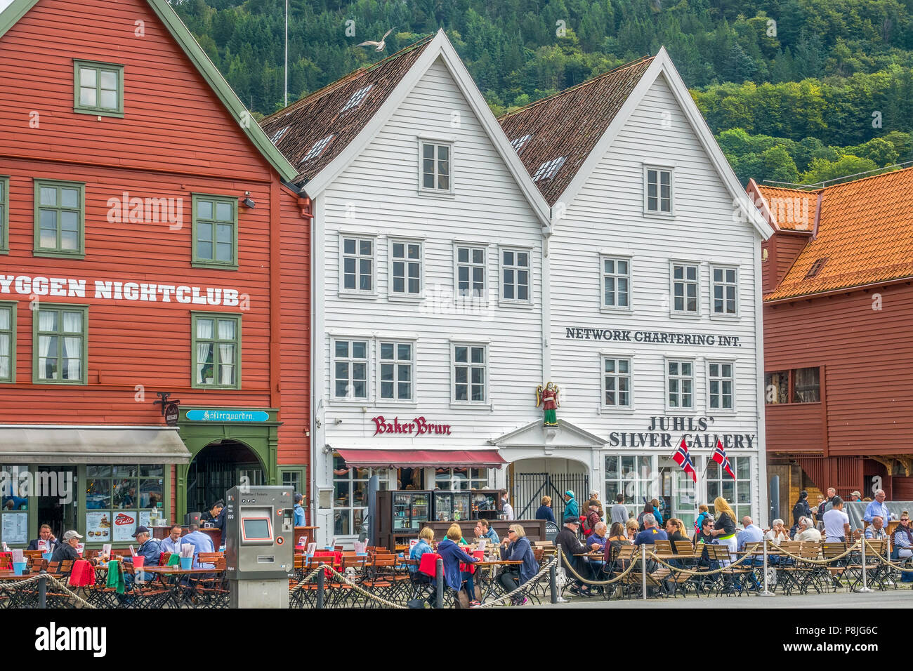 Le restaurant en front de mer de Bryggen, Bergen, Norvège Banque D'Images