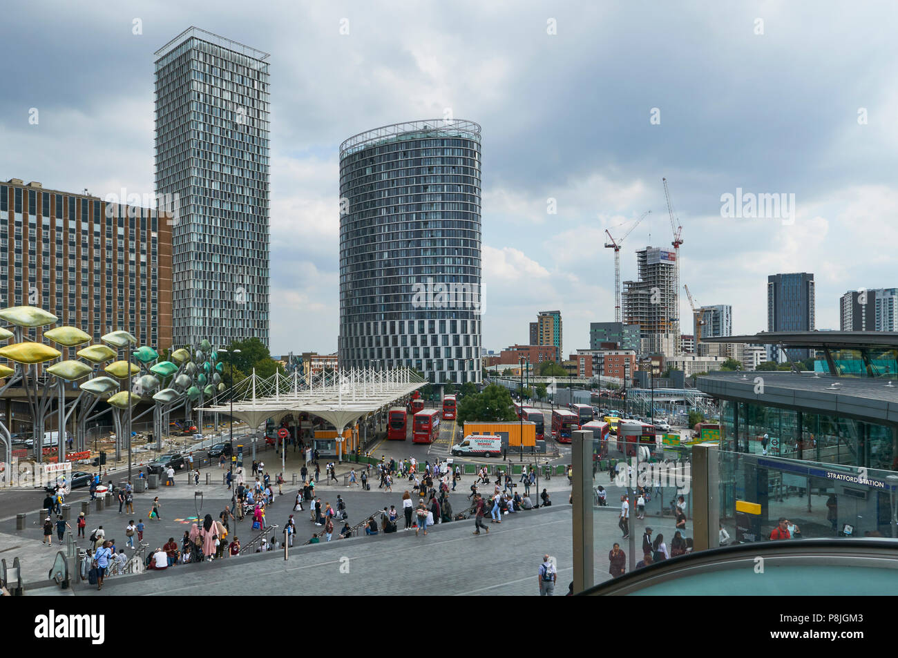 Centre-ville de Stratford, East London, UK, avec la gare de Stratford et de la station de bus. Banque D'Images