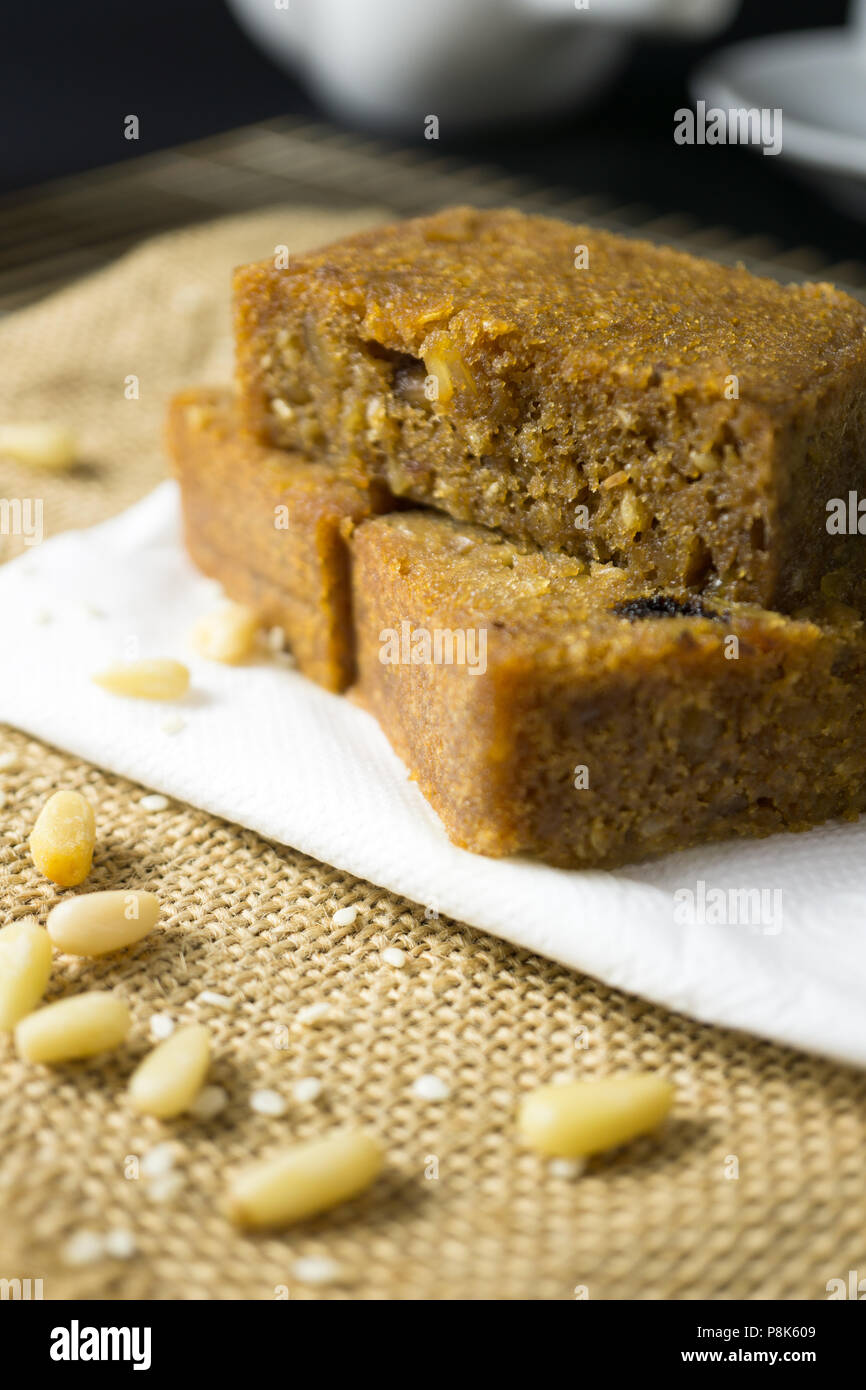 Gâteau à la vapeur de sésame noix de pin Banque D'Images