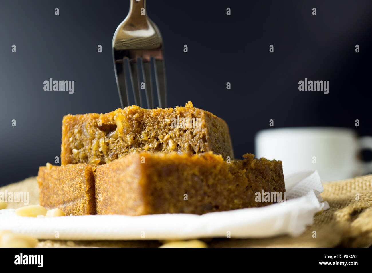 Gâteau à la vapeur de sésame noix de pin Banque D'Images