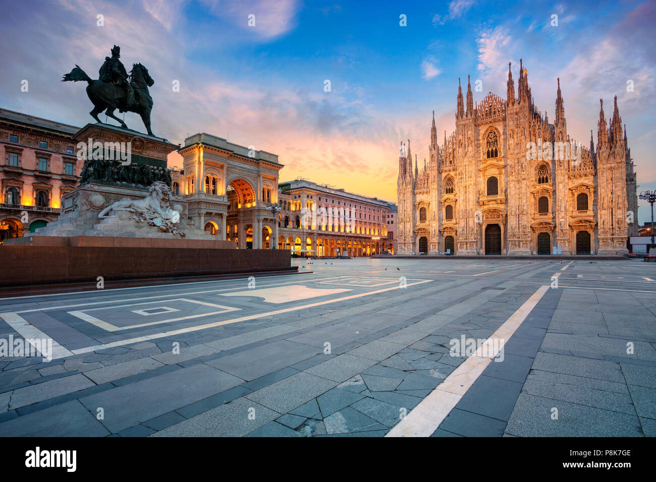 Milan. Cityscape image de Milan, Italie avec la cathédrale de Milan pendant le lever du soleil. Banque D'Images