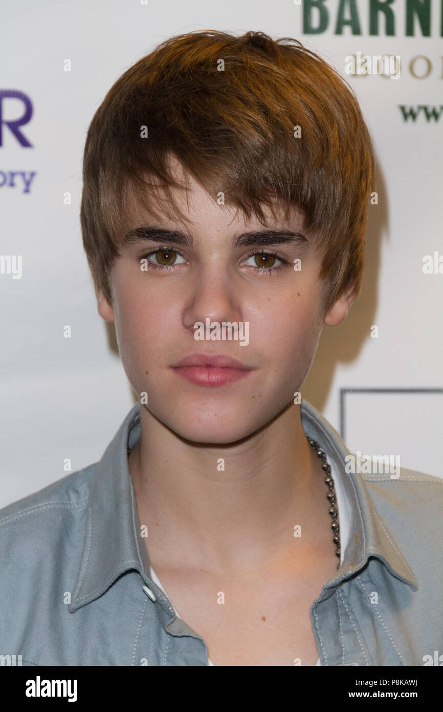 Justin Bieber fait la promotion de son nouveau livre 'Première Étape 2 Forever' à Barnes & Noble, la 5e Avenue, le 26 novembre 2010 à New York. Banque D'Images