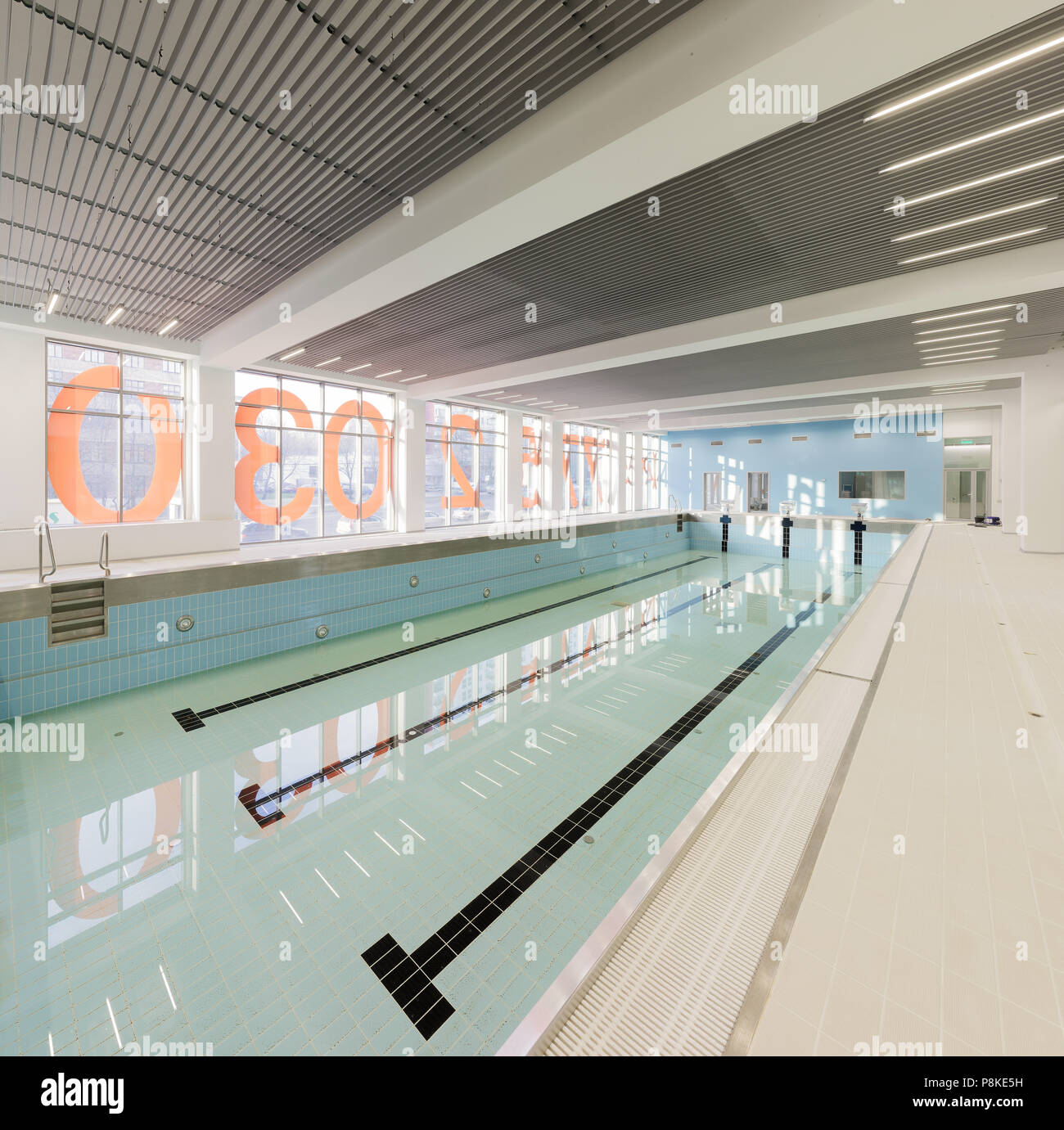 Moscou - 15 octobre. La piscine vide de l'école réserve olympique prend ses premiers visiteurs le 15 octobre 2015 à Moscou Banque D'Images