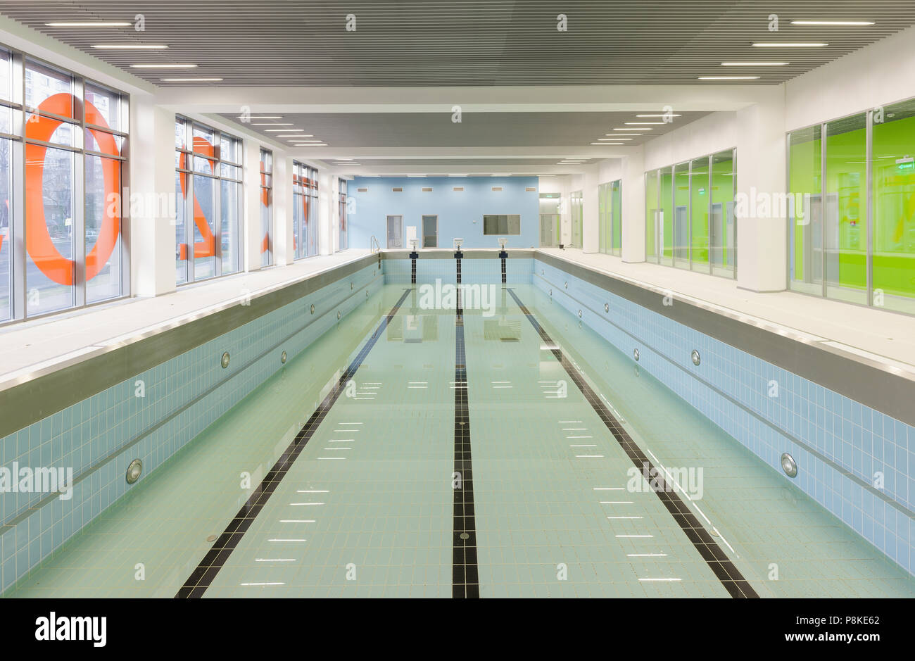 Moscou - 15 octobre. La piscine vide de l'école réserve olympique prend ses premiers visiteurs le 15 octobre 2015 à Moscou Banque D'Images