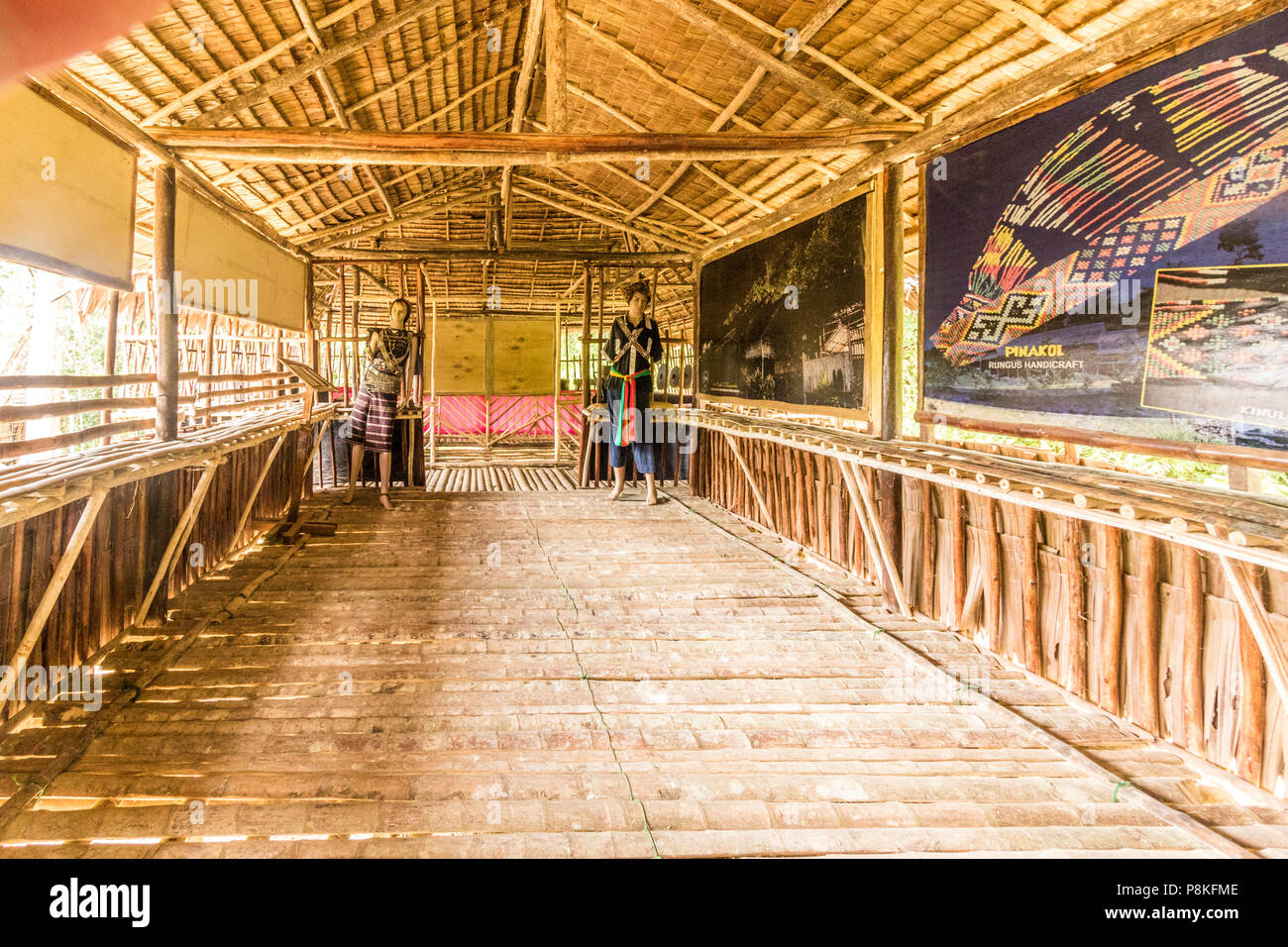 Longue maison bavanggazo rungus traditionnelle kampung Sabah Malaisie île de Bornéo Banque D'Images