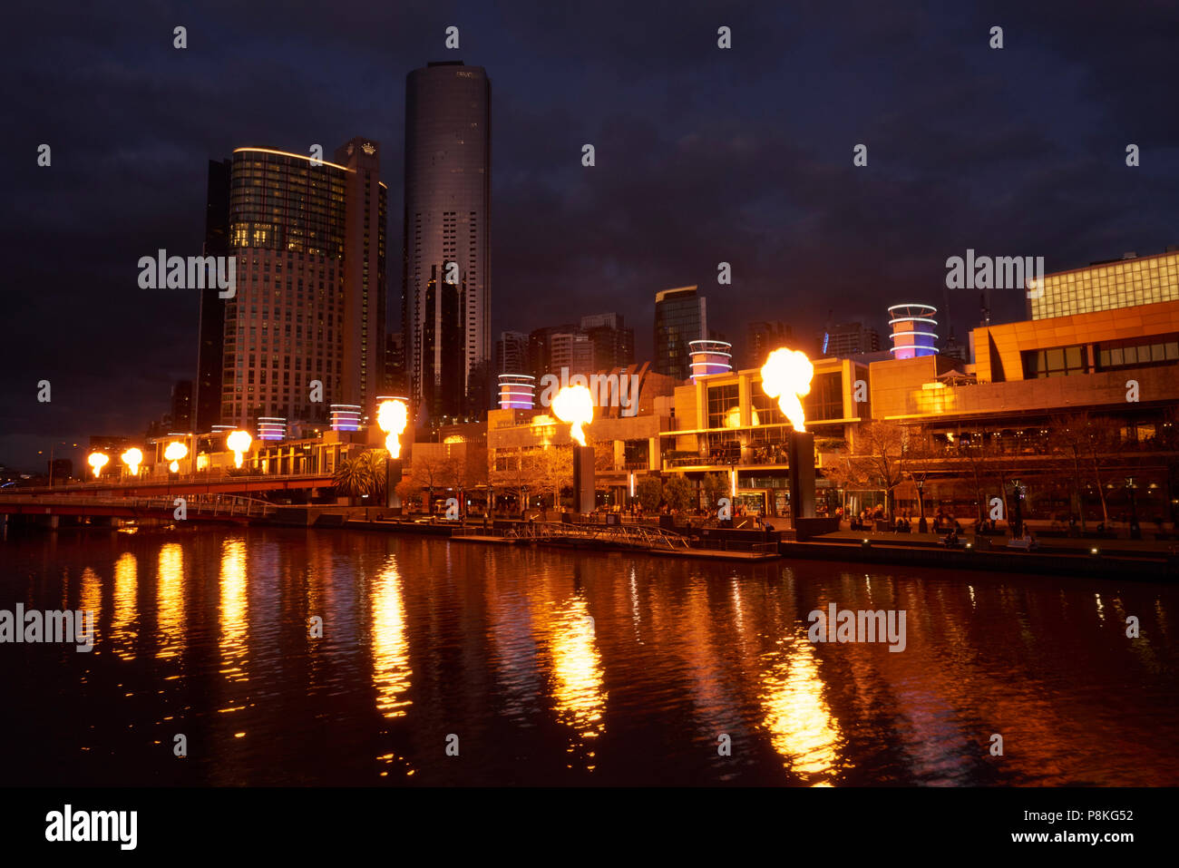 Les pompiers à montrer sur la rivière Yarra Southbank en dehors de Crown Casino. Banque D'Images