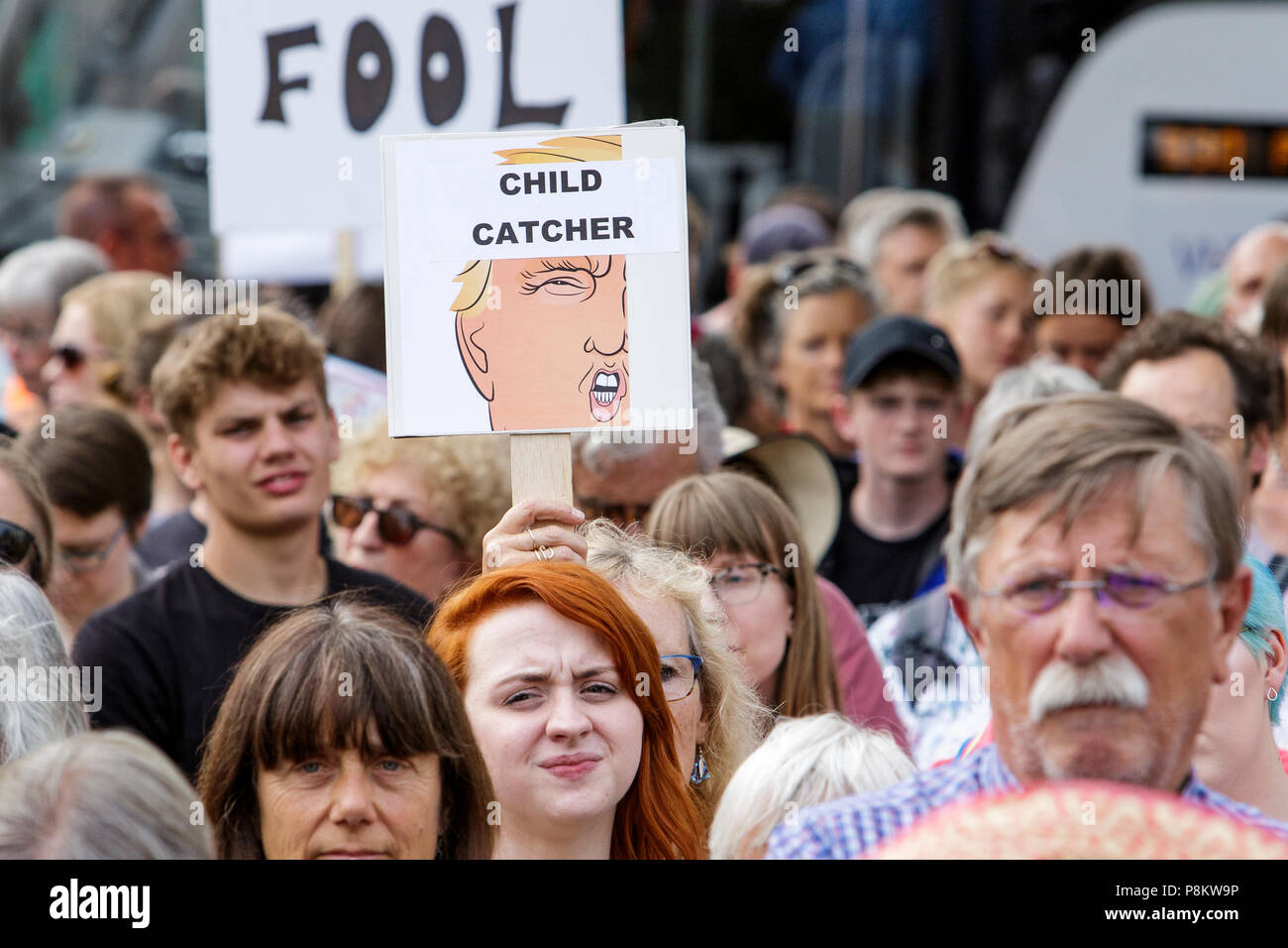 Bristol, Royaume-Uni, le 12 juillet, 2018. Le jour où le président américain, Donald Trump arrive au Royaume-Uni, les manifestants portant des pancartes et des signes d'atout sont illustrés en prenant part à une marche de protestation et manifestation contre la visite du Président Trump au Royaume-Uni. Credit : Lynchpics/Alamy Live News Banque D'Images