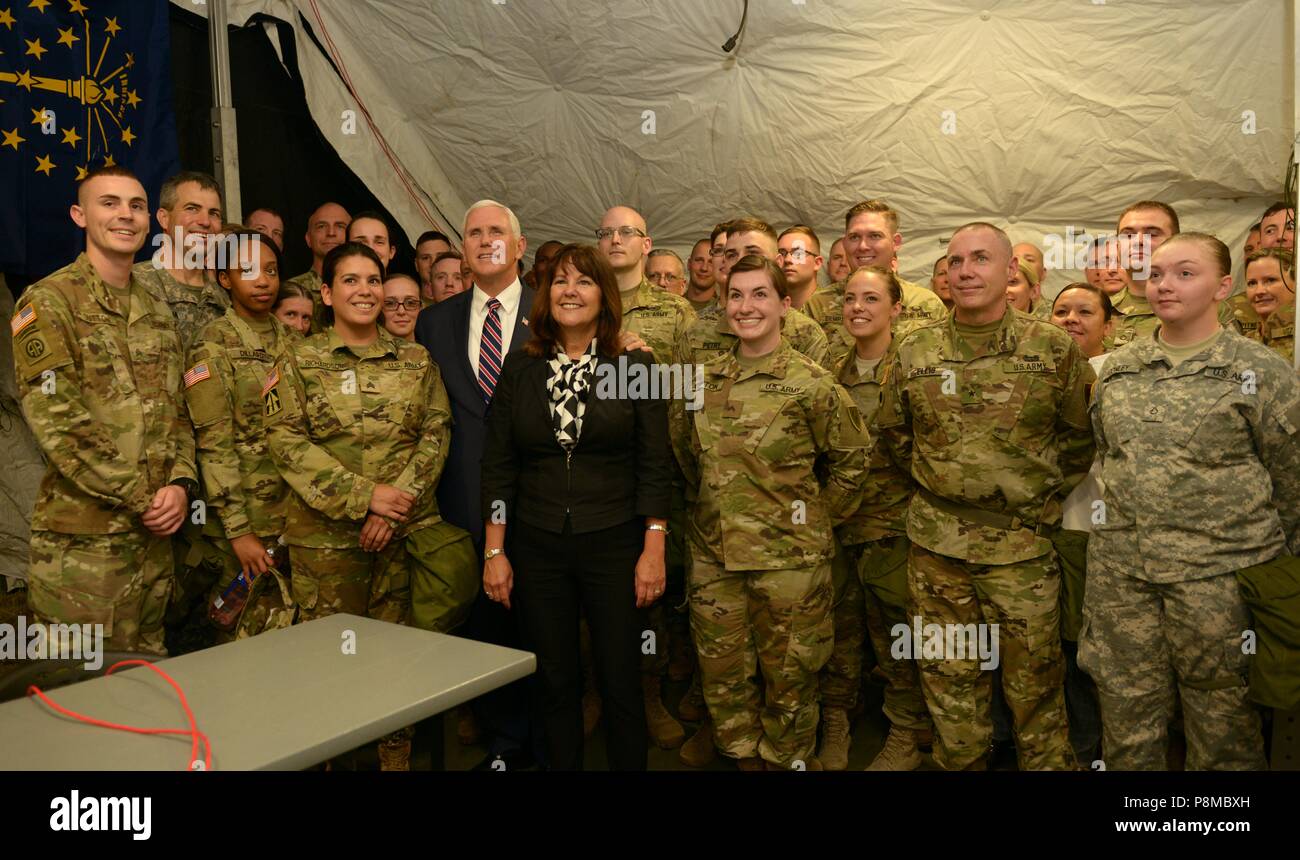 Vice-président Mike Pence a visité les troupes de la 38e Division d'infanterie à Indianapolis pour la Journée nationale des Forces armées le 18 mai 2018, 18 mai 2018. () Banque D'Images