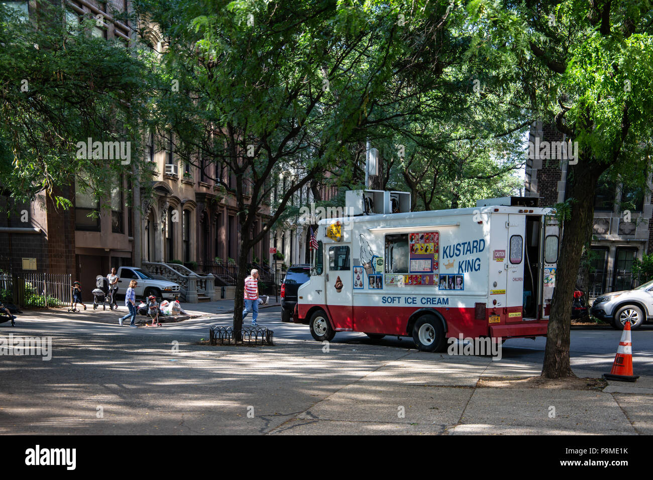 New York, ville / USA - 10 juil 2018 : Ice Cream Truck Stop sur Pierrepont Street à Brooklyn New York Banque D'Images